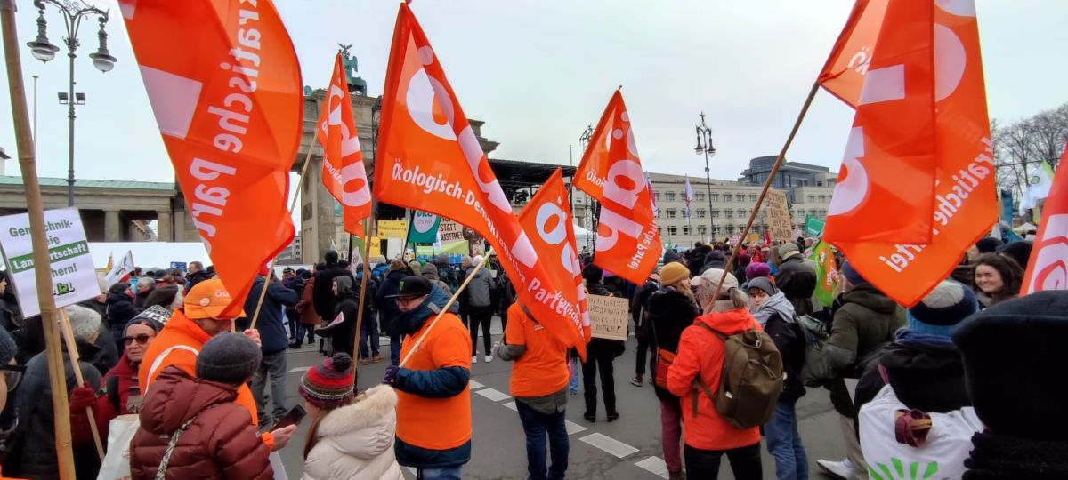 ÖDP-Mitglieder auf der Demo "Wir haben es satt!" vor dem Brandenburger Tor